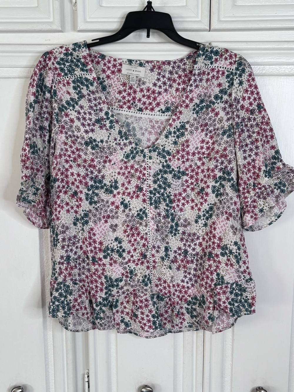 Lucky Brand Floral V-Neck Blouse in Pink and Green sz S